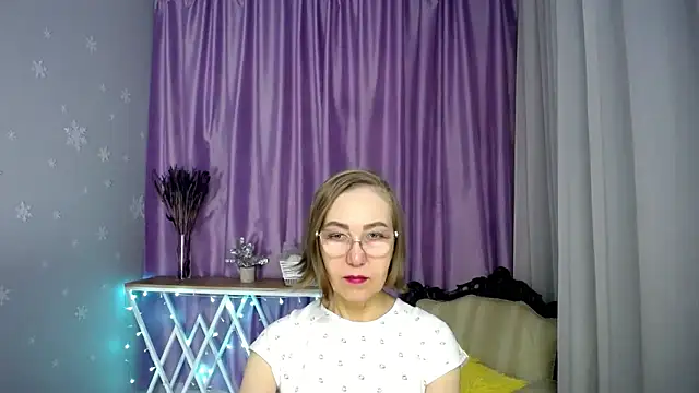 queen a n i online show from 25, 3, 2026