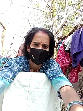 Snapshot of Mohni_Das chatting on 13, 5, 2026 Mohni Das online show from 13, 5, 2026