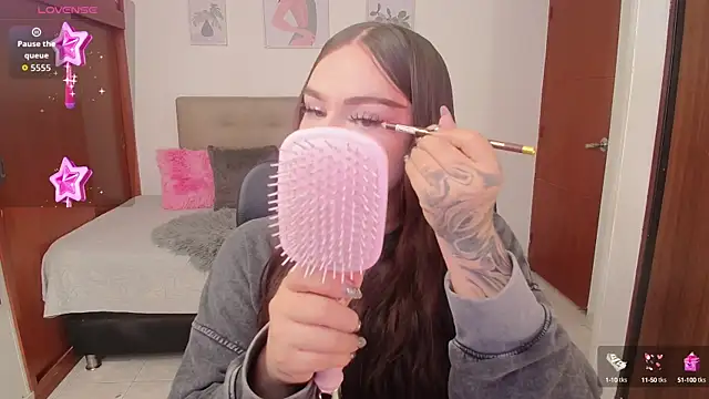 Snapshot of Miley_Baker chatting on 13, 10, 2025 Miley Baker online show from 13, 10, 2025