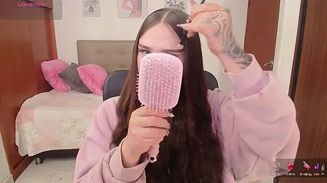 Snapshot of Miley_Baker chatting on 21, 11, 2025 Miley Baker online show from 21, 11, 2025