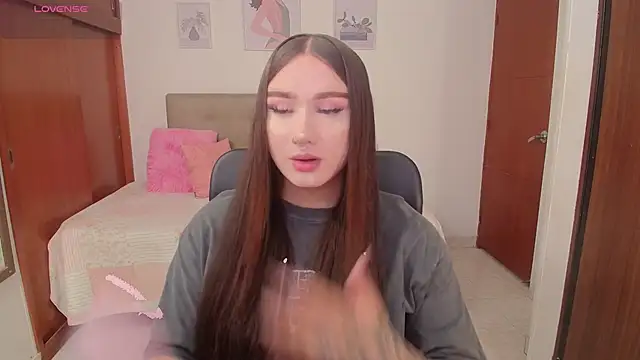 Snapshot of Miley_Baker chatting on 25, 11, 2025 Miley Baker online show from 25, 11, 2025