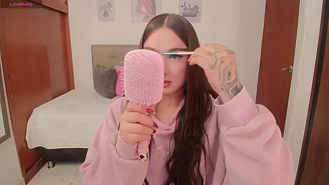 Snapshot of Miley_Baker chatting on 17, 10, 2025 Miley Baker online show from 17, 10, 2025