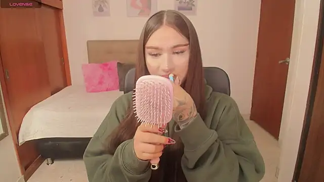 Snapshot of Miley_Baker chatting on 24, 10, 2025 Miley Baker online show from 24, 10, 2025