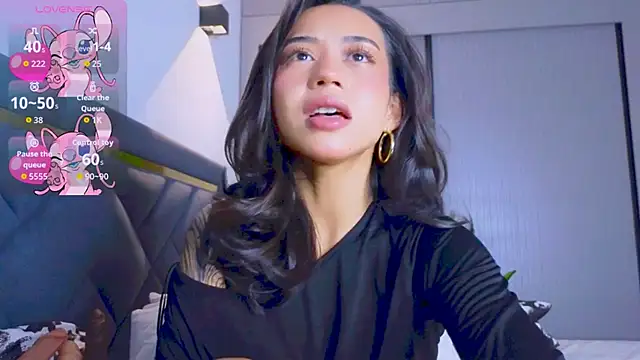 Mia Tin online show from 12, 11, 2025