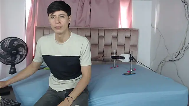 Sexytaty2022 online show from 14, 1, 2026