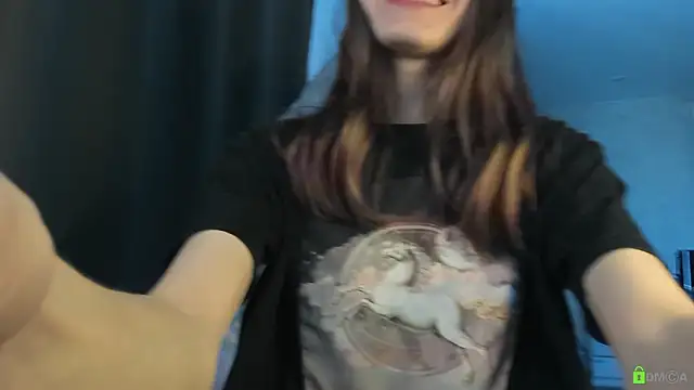 Courtney Luv online show from 4, 3, 2026