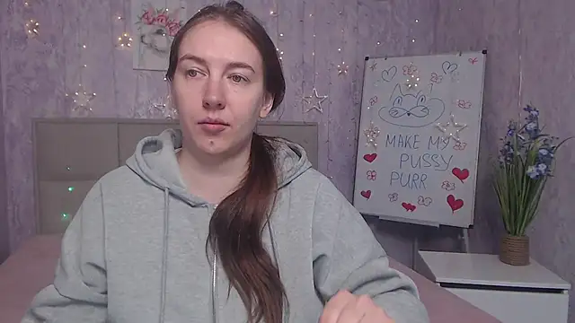 Snapshot of KaleyReed chatting on 12, 10, 2025 KaleyReed online show from 12, 10, 2025