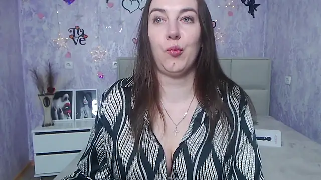 Snapshot of KaleyReed chatting on 1, 3, 2025 KaleyReed online show from 1, 3, 2025