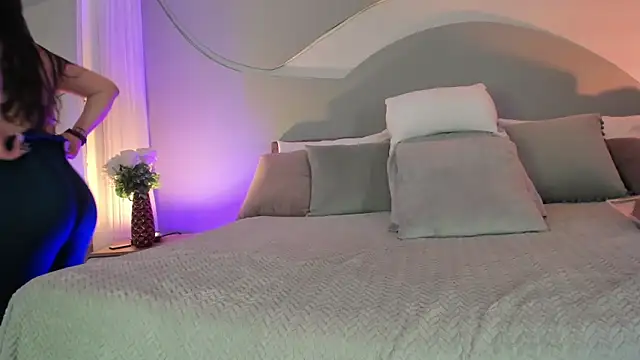 Nicolle W online show from 8, 11, 2025