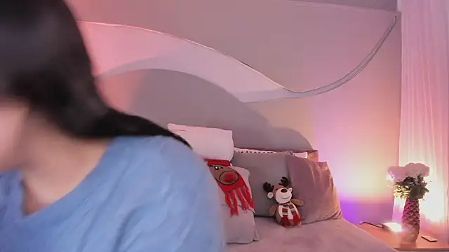 Nicolle W online show from 5, 12, 2025