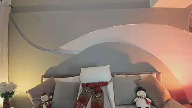 Nicolle W online show from 19, 12, 2025