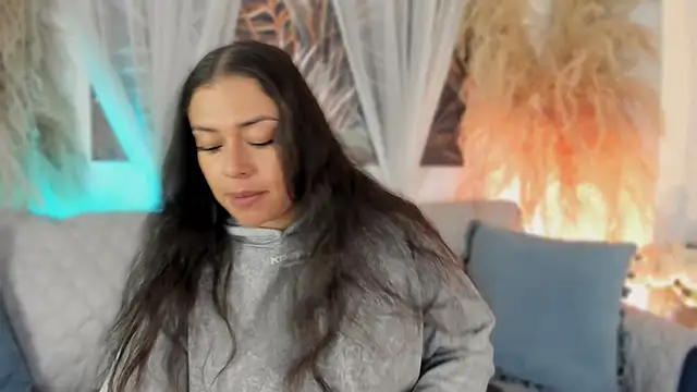 Nicolle W online show from 20, 6, 2026