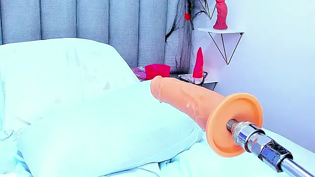 keyllaa  online show from 31, 10, 2025