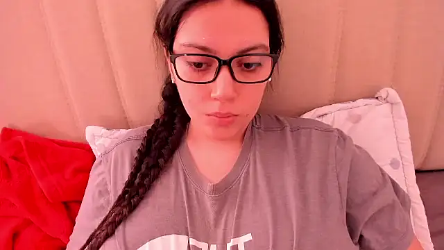 Snapshot of roniewester chatting on 16, 5, 2026 roniewester online show from 16, 5, 2026