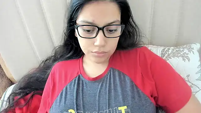 Snapshot of roniewester chatting on 18, 11, 2025 roniewester online show from 18, 11, 2025