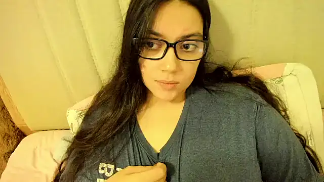 Snapshot of roniewester chatting on 30, 5, 2026 roniewester online show from 30, 5, 2026