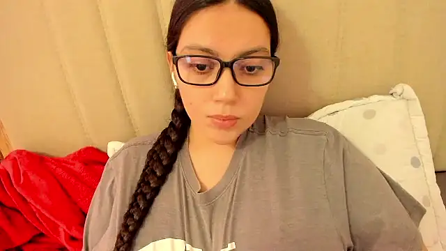 Snapshot of roniewester chatting on 17, 5, 2026 roniewester online show from 17, 5, 2026