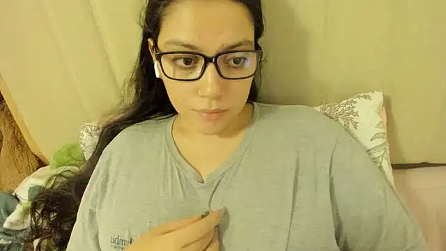 Snapshot of roniewester chatting on 28, 10, 2025 roniewester online show from 28, 10, 2025