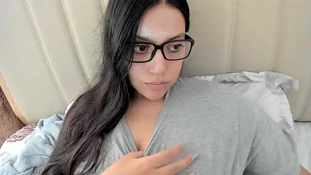 Snapshot of roniewester chatting on 10, 11, 2025 roniewester online show from 10, 11, 2025