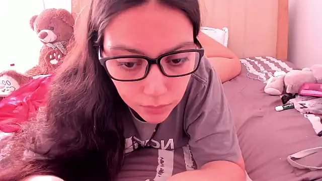 Snapshot of roniewester chatting on 18, 5, 2026 roniewester online show from 18, 5, 2026