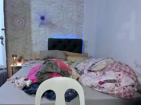 Hebefemme online show from 7, 11, 2025