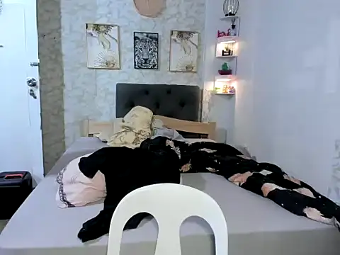 Hebefemme online show from 3, 2, 2026