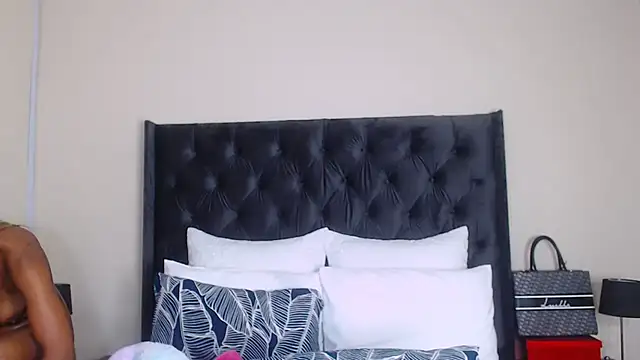 Snapshot of Sexynaughty_Gal chatting on 2, 2, 2025 Sexynaughty Gal online show from 2, 2, 2025