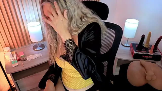 MarianL0ve online show from 7, 4, 2026