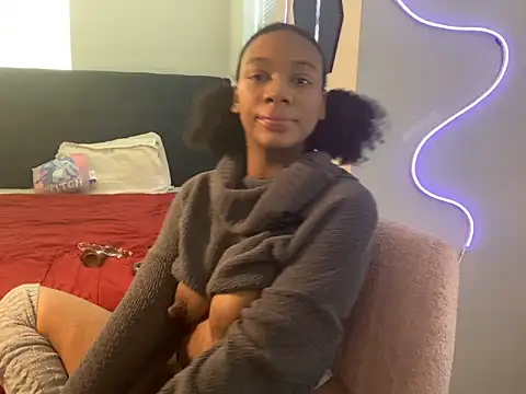 EatSweetMolly online show from 2, 3, 2025