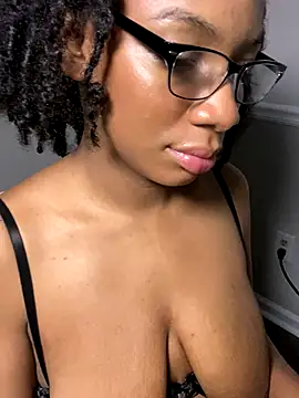 EatSweetMolly online show from 29, 9, 2025