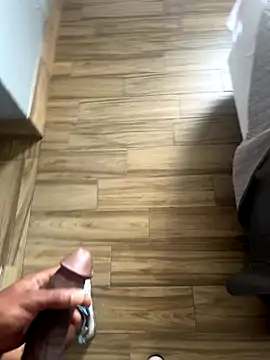 RoyalWearing online show from 6, 10, 2025