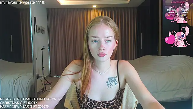 Hot Mia  online show from 17, 12, 2025