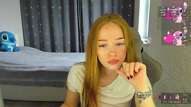 Snapshot of Hot_Mia_ chatting on 12, 6, 2026 Hot Mia online show from 12, 6, 2026