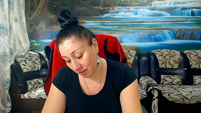 Snapshot of MoistMady chatting on 13, 4, 2026 MoistMady online show from 13, 4, 2026