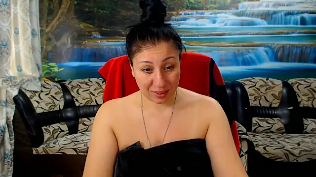 Snapshot of MoistMady chatting on 11, 4, 2026 MoistMady online show from 11, 4, 2026