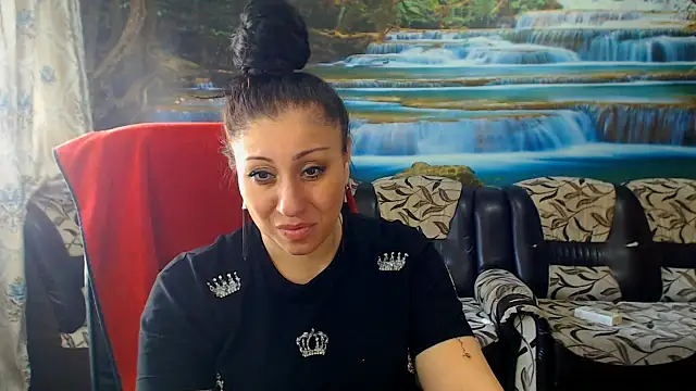 Snapshot of MoistMady chatting on 15, 4, 2026 MoistMady online show from 15, 4, 2026