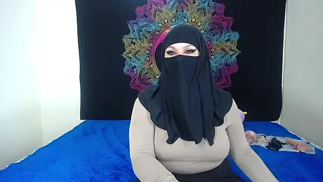 Snapshot of evelyn__salah chatting on 15, 11, 2025 evelyn salah online show from 15, 11, 2025