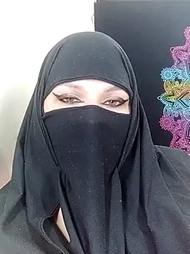 Snapshot of evelyn__salah chatting on 22, 10, 2025 evelyn salah online show from 22, 10, 2025