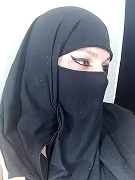 Snapshot of evelyn__salah chatting on 21, 10, 2025 evelyn salah online show from 21, 10, 2025