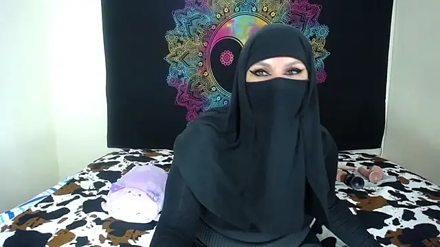 Snapshot of evelyn__salah chatting on 8, 11, 2025 evelyn salah online show from 8, 11, 2025