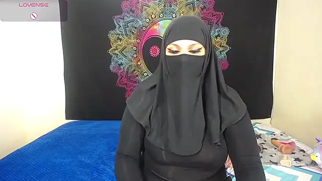 Snapshot of evelyn__salah chatting on 28, 10, 2025 evelyn salah online show from 28, 10, 2025