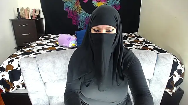 Snapshot of evelyn__salah chatting on 1, 12, 2025 evelyn salah online show from 1, 12, 2025