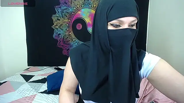 Snapshot of evelyn__salah chatting on 26, 10, 2025 evelyn salah online show from 26, 10, 2025