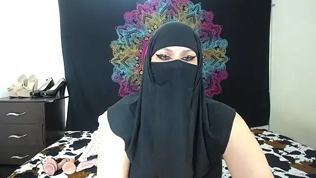 evelyn  salah online show from 2, 12, 2025