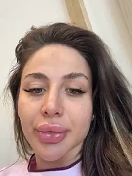 AshleySinn online show from 9, 3, 2026