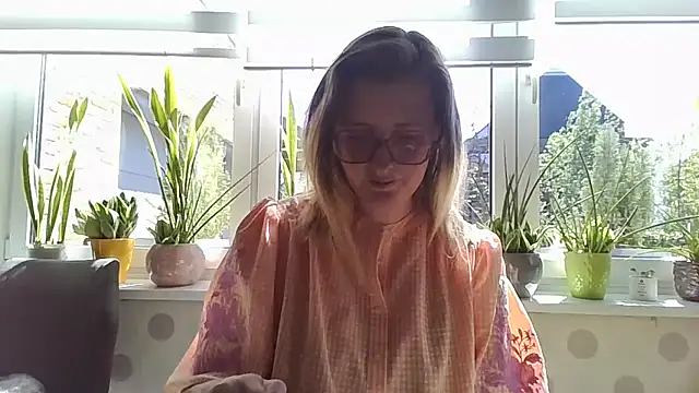 Snapshot of LiquidLeonie chatting on 22, 4, 2026 LiquidLeonie online show from 22, 4, 2026