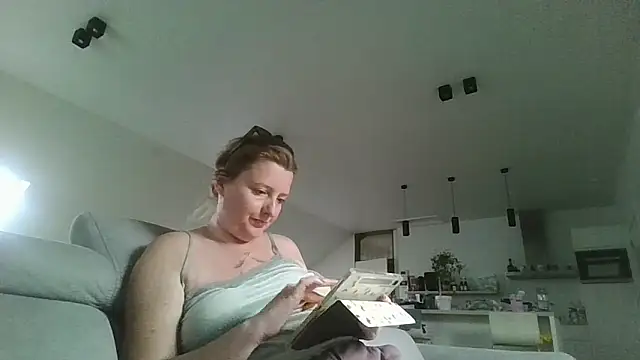 Snapshot of LiquidLeonie chatting on 3, 5, 2026 LiquidLeonie online show from 3, 5, 2026