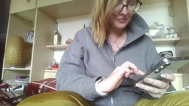 Snapshot of LiquidLeonie chatting on 24, 3, 2026 LiquidLeonie online show from 24, 3, 2026