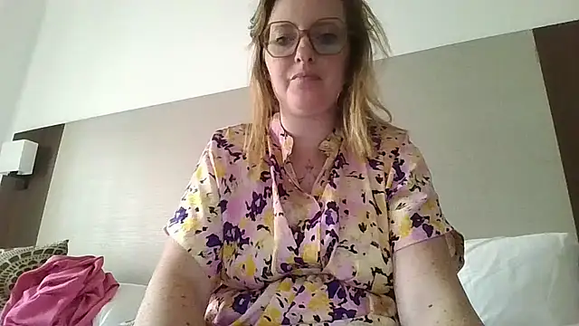 Snapshot of LiquidLeonie chatting on 8, 4, 2026 LiquidLeonie online show from 8, 4, 2026