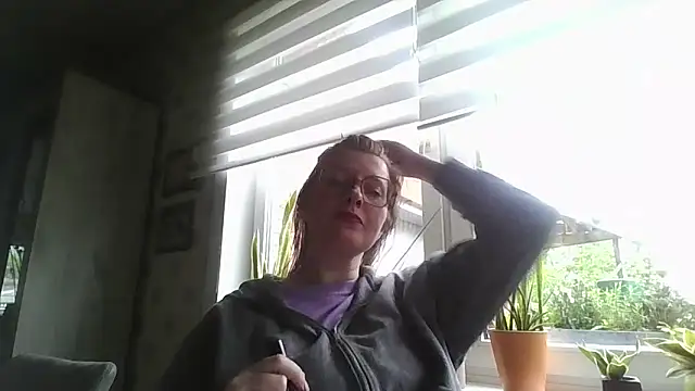 Snapshot of LiquidLeonie chatting on 8, 5, 2026 LiquidLeonie online show from 8, 5, 2026